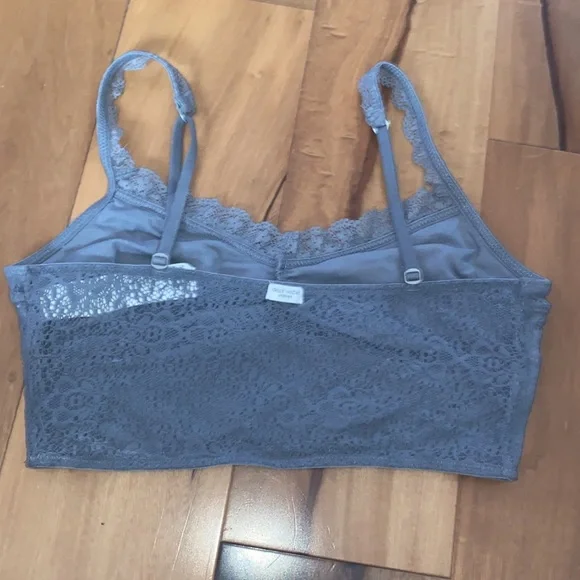 NWOT- GILLY HICKS UNLINED BRALETTE - SIZE SMALL - Picture 3 of 5